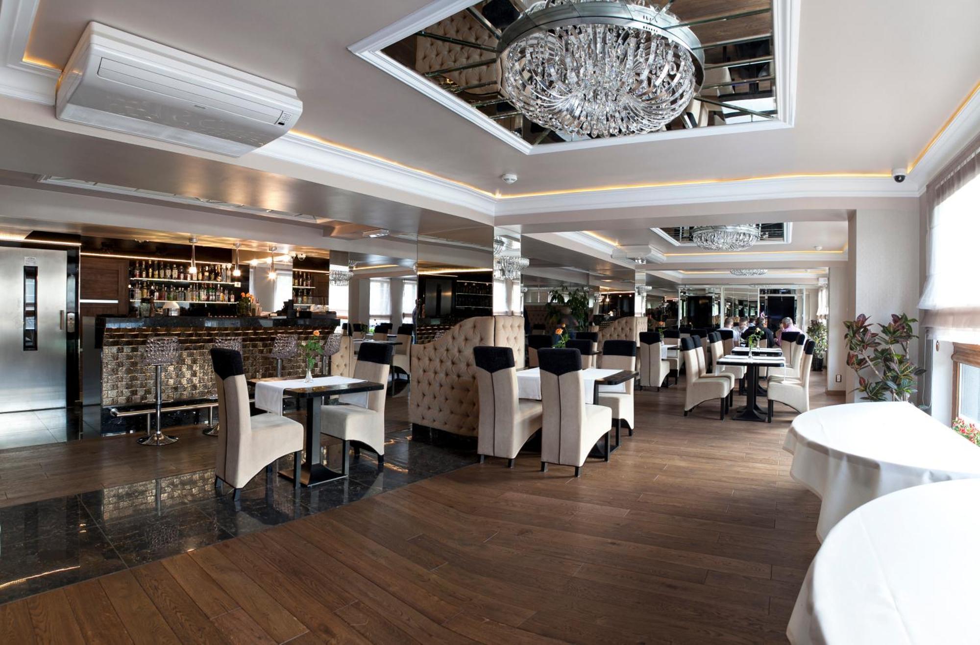 M Hotel Σοσνόβιετς Εσωτερικό φωτογραφία