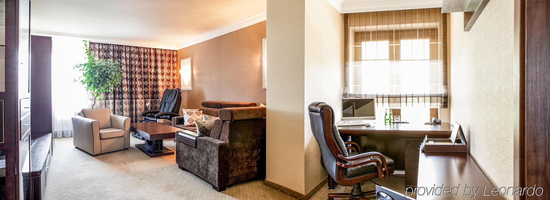 M Hotel Σοσνόβιετς Δωμάτιο φωτογραφία
