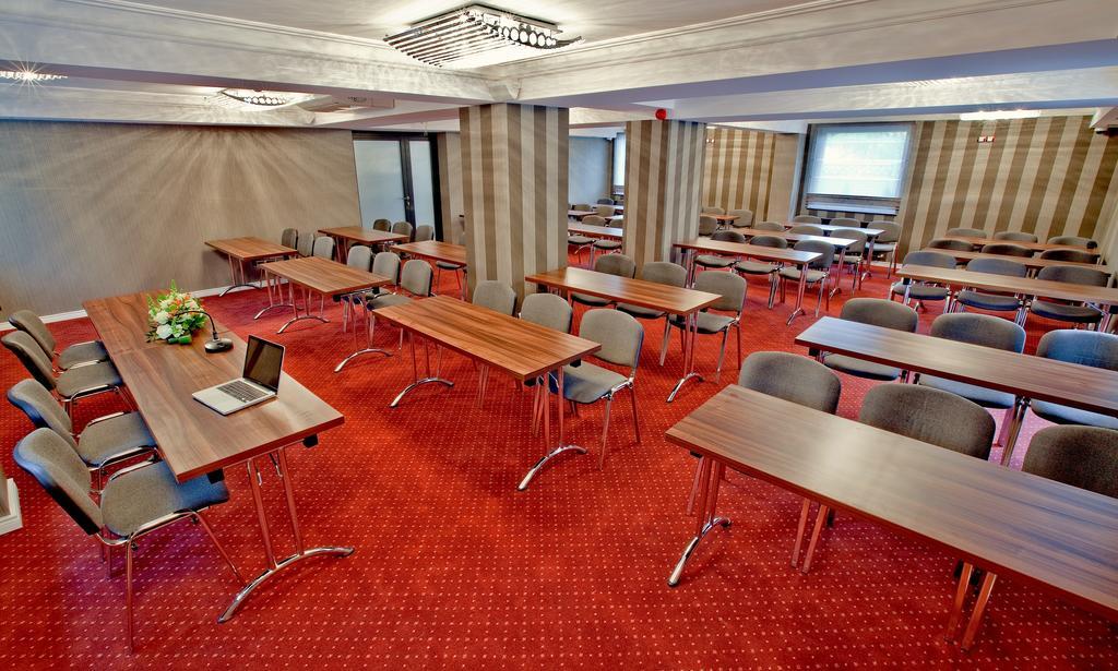 M Hotel Σοσνόβιετς Εξωτερικό φωτογραφία