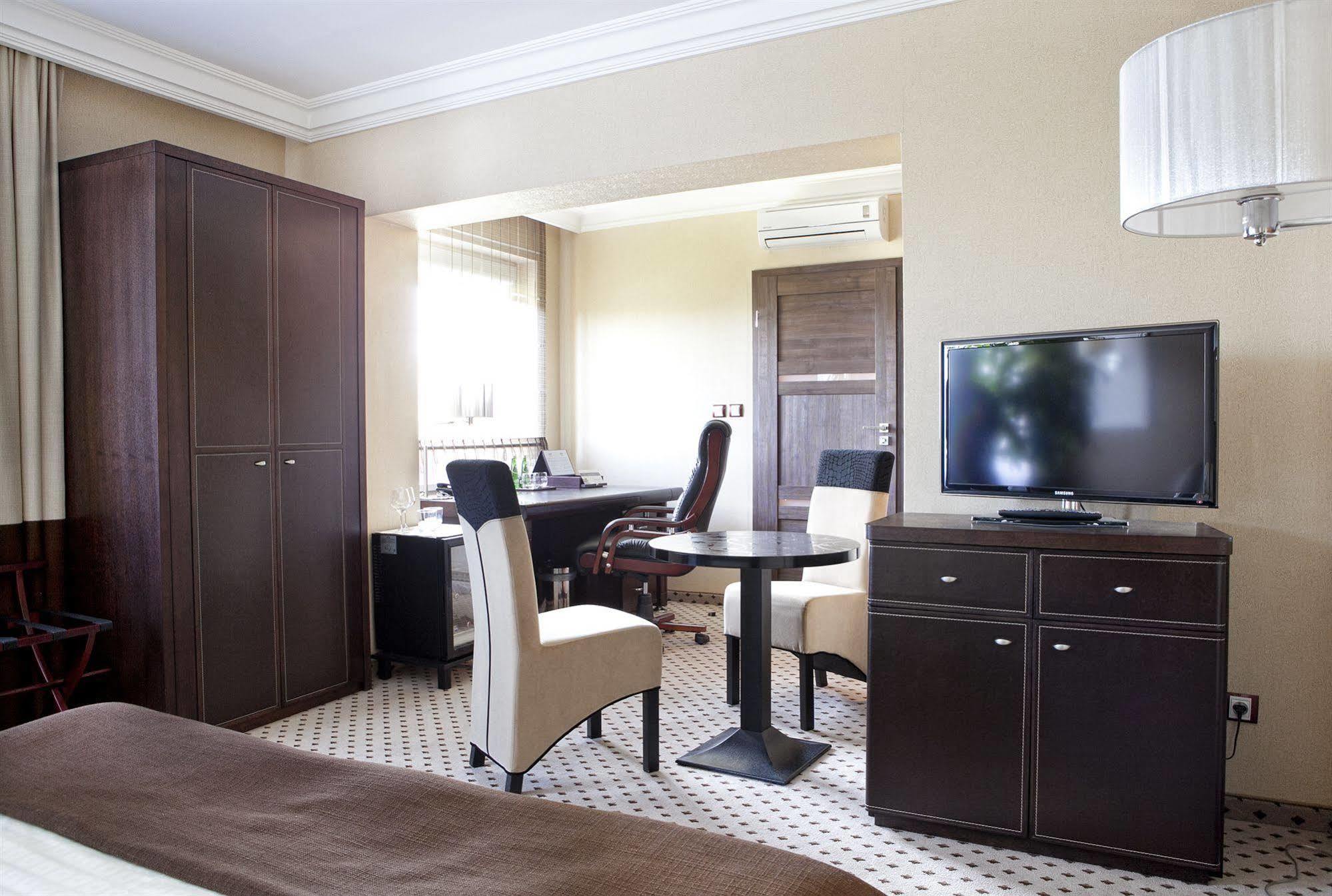M Hotel Σοσνόβιετς Εξωτερικό φωτογραφία
